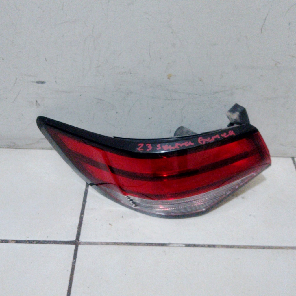 STOP LH SENTRA 23