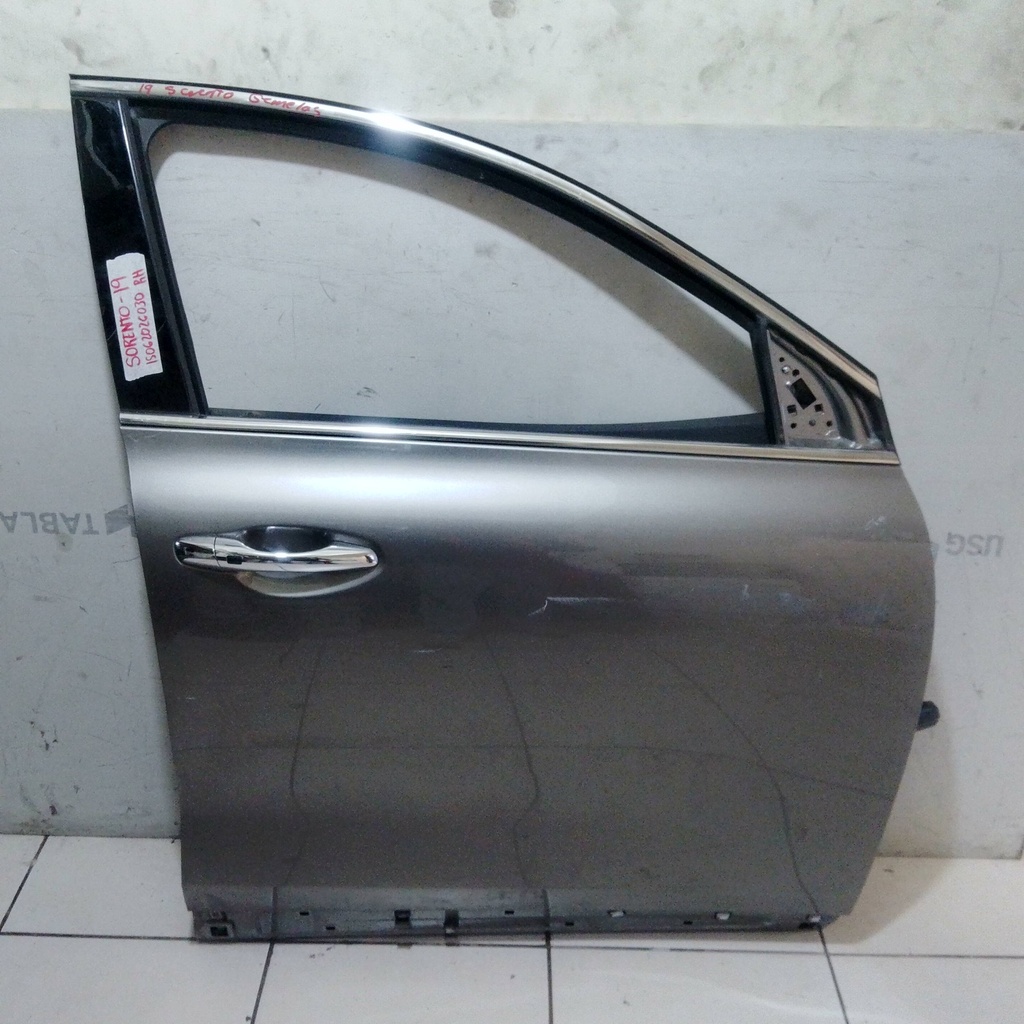 PUERTA RH SORENTO 19