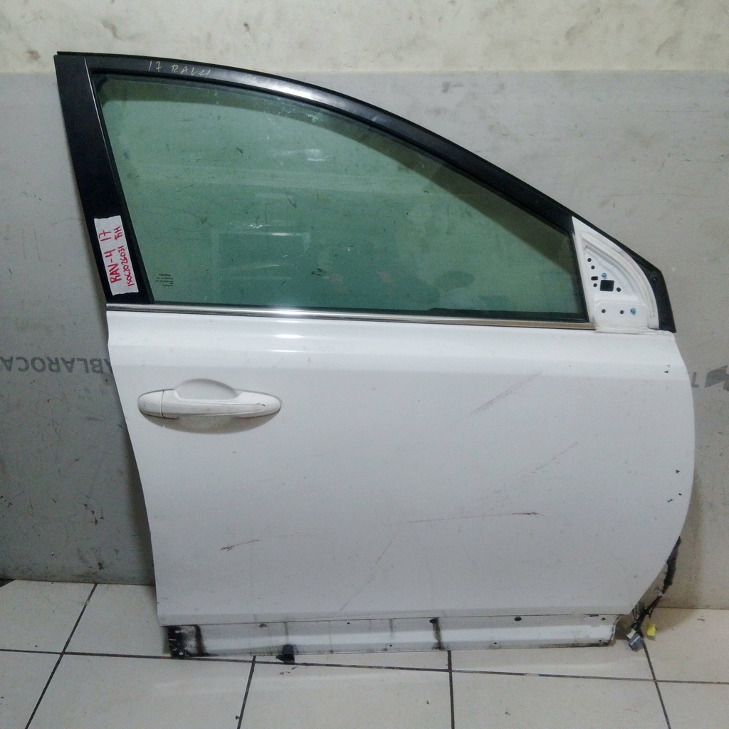 PUERTA RH RAV4 17