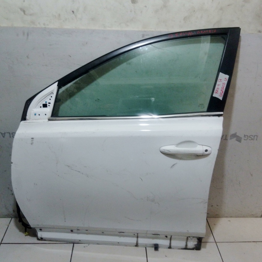 PUERTA LH RAV4 17