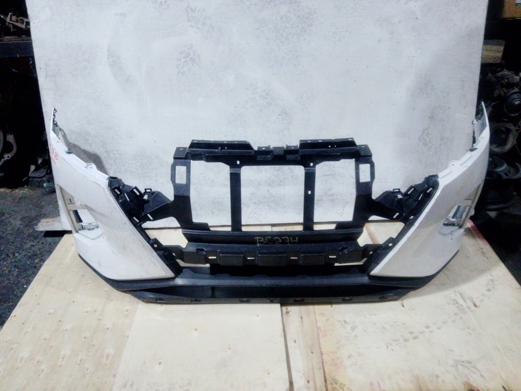 BUMPER DELANTERO KICKS 21-23