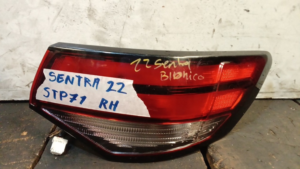 STOP RH SENTRA 22