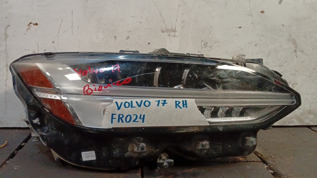 FARO RH VOLVO 17