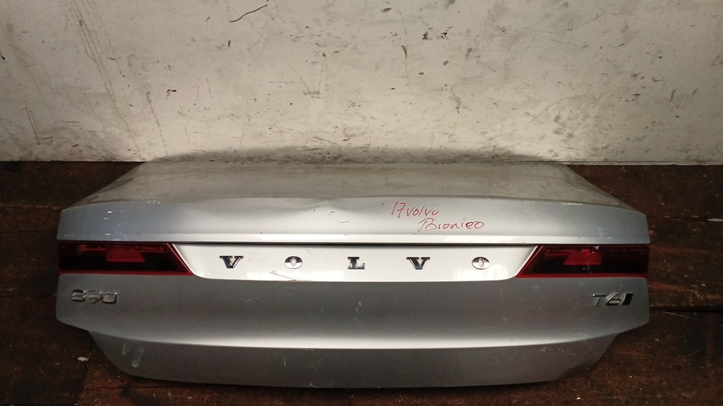 BAUL VOLVO 17