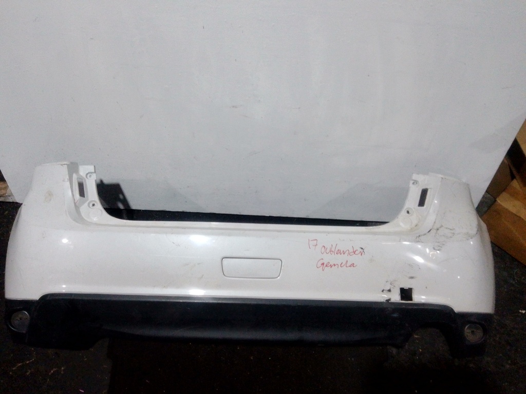 BOMPER TRASERO OUTLANDER 14-17