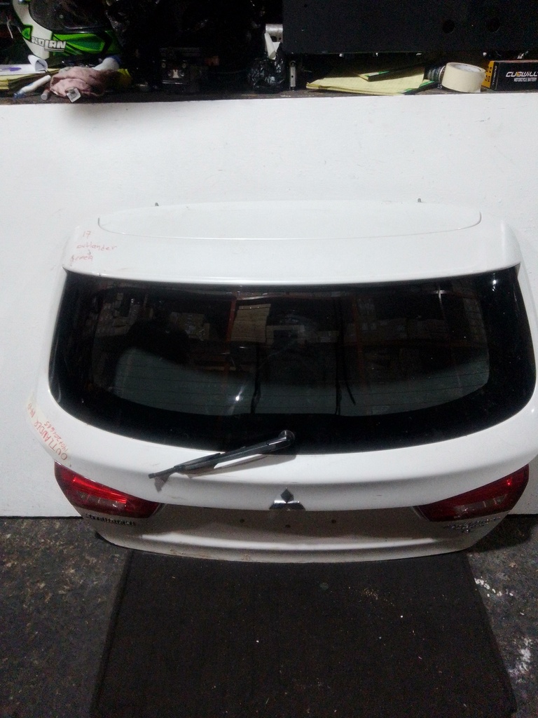 COMPUERTA OUTLANDER 14-17