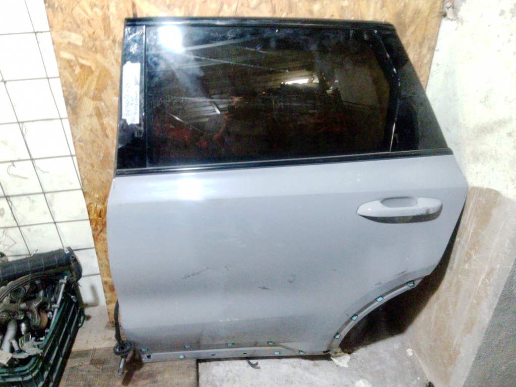 Puerta trasera Sorento -27 LH