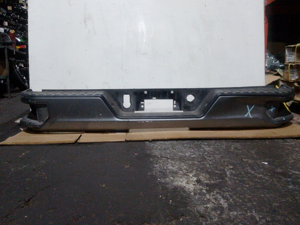 BUMPER TRASERO SILVERADO 18