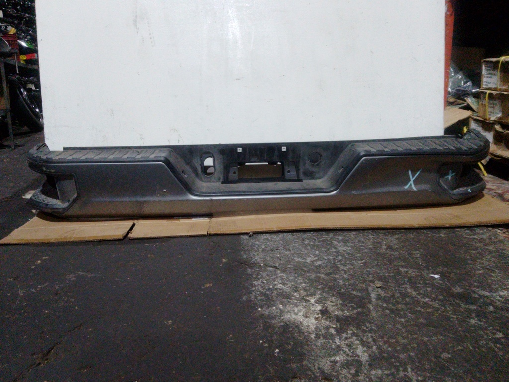 BUMPER TRASERO SILVERADO 18