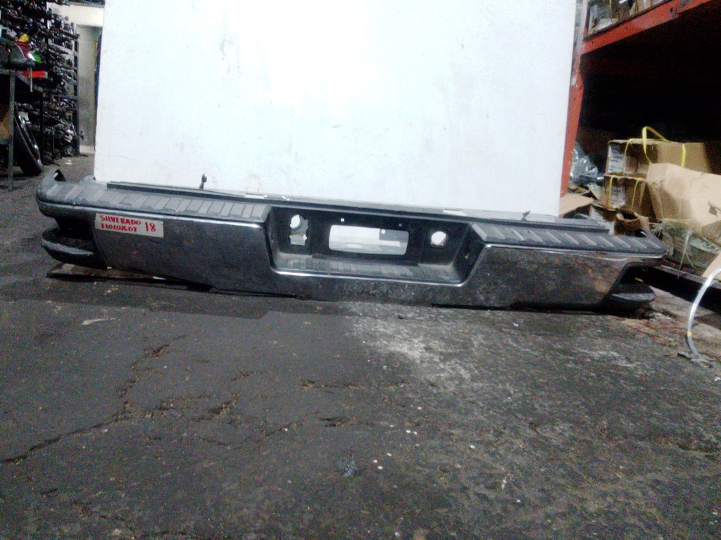 BUMPER TRASERO SILVERADO 18
