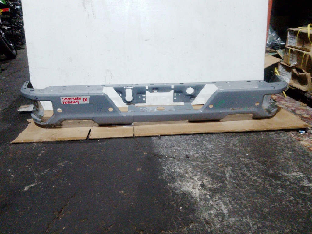 BUMPER TRASERO SILVERADO 18